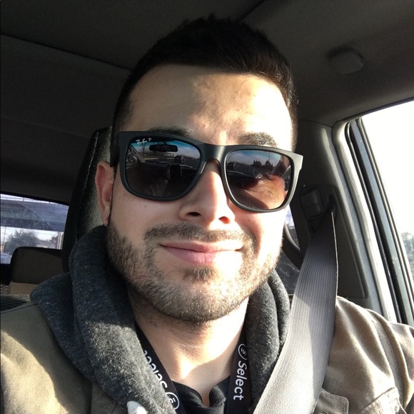 Meet your Posher, Luis - Picture 2 of 8